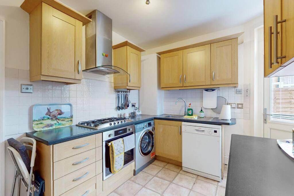 Spacious 2Bd Apartment Cricklewood ลอนดอน ภายนอก รูปภาพ