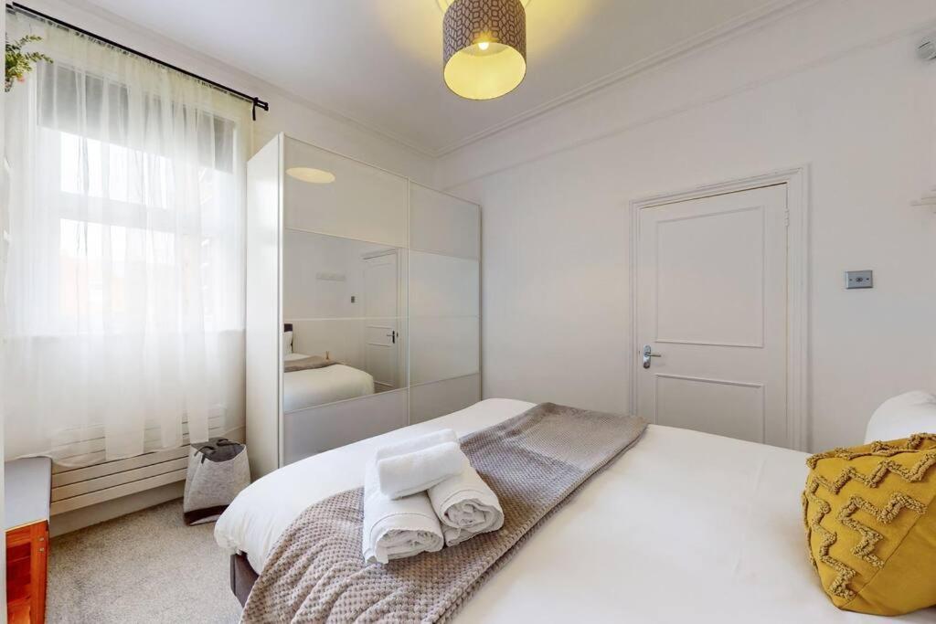 Spacious 2Bd Apartment Cricklewood ลอนดอน ภายนอก รูปภาพ
