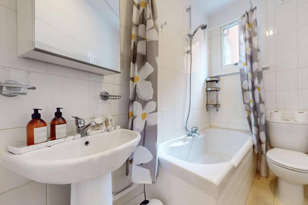 Spacious 2Bd Apartment Cricklewood ลอนดอน ภายนอก รูปภาพ